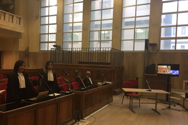 - RIPRODUZIONE RISERVATA