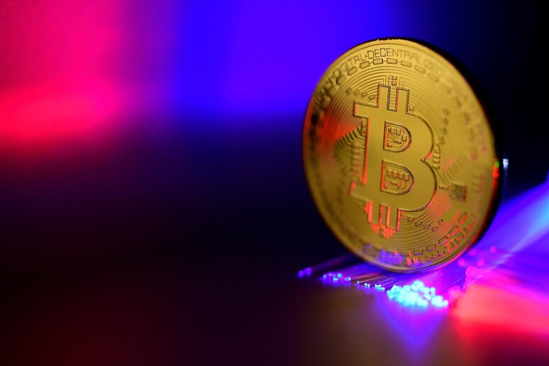 Bitcoin ha 10 anni, manifesto è del 2008 - RIPRODUZIONE RISERVATA