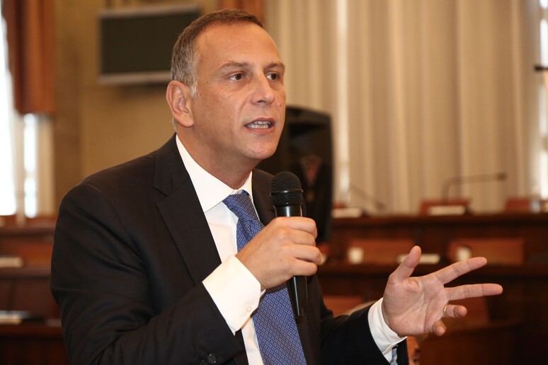 - RIPRODUZIONE RISERVATA