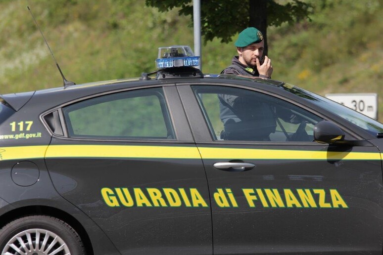 - RIPRODUZIONE RISERVATA