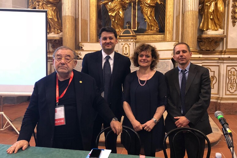 - RIPRODUZIONE RISERVATA