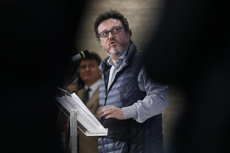 - RIPRODUZIONE RISERVATA