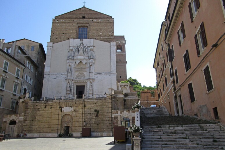 - RIPRODUZIONE RISERVATA