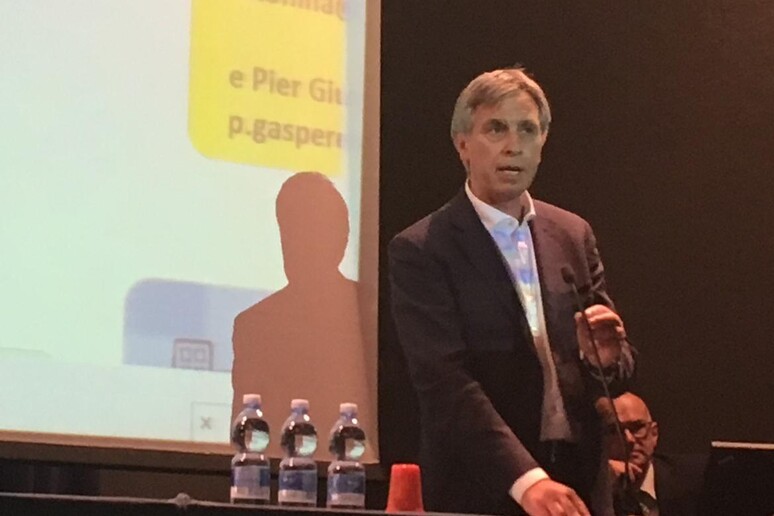 - RIPRODUZIONE RISERVATA