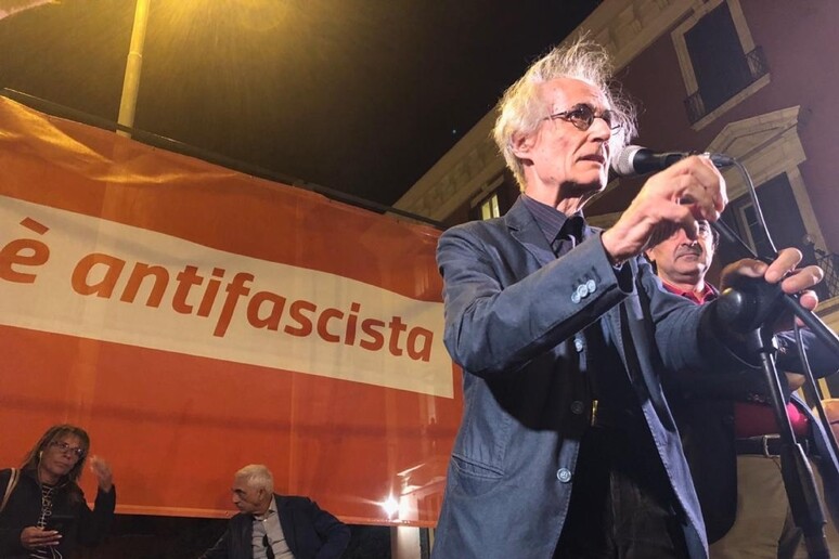 - RIPRODUZIONE RISERVATA