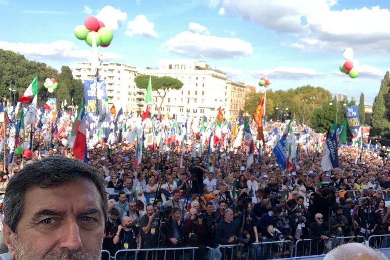- RIPRODUZIONE RISERVATA