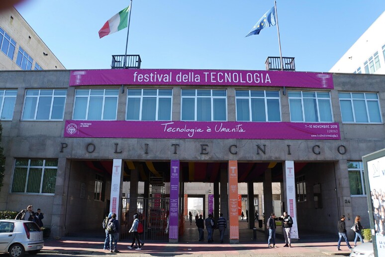 - RIPRODUZIONE RISERVATA