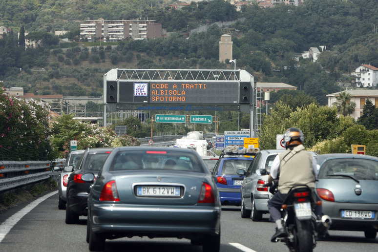 - RIPRODUZIONE RISERVATA