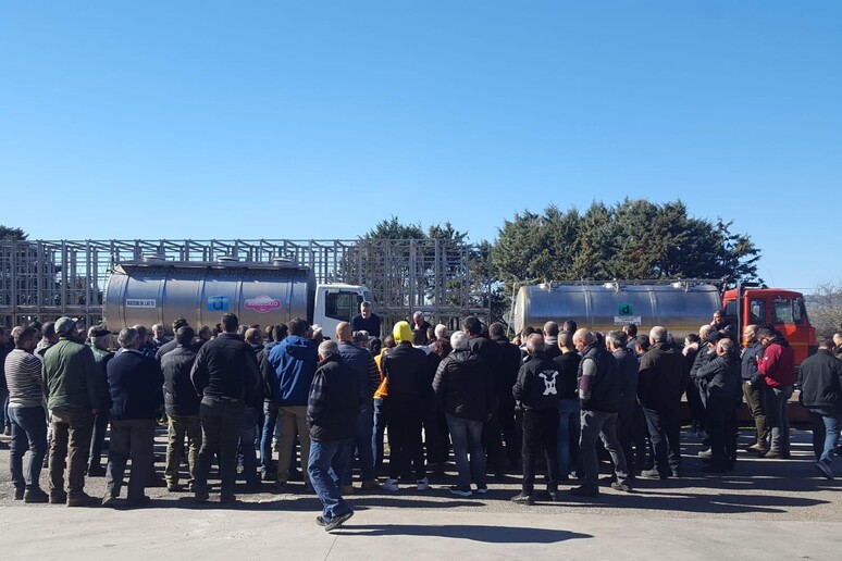 - RIPRODUZIONE RISERVATA