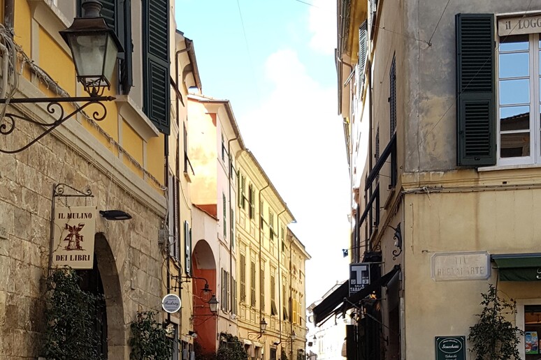 - RIPRODUZIONE RISERVATA