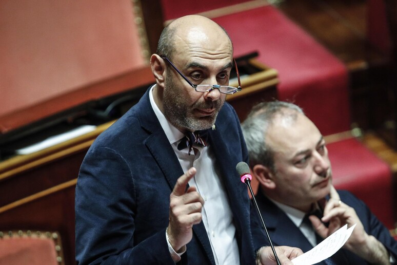 - RIPRODUZIONE RISERVATA