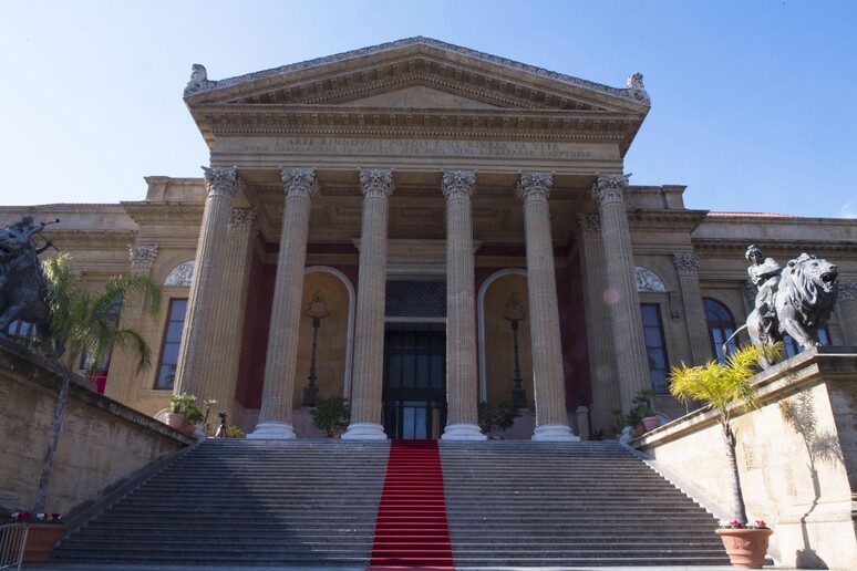 Gentiloni in teatro Massimo per Palermo capitale cultura - RIPRODUZIONE RISERVATA