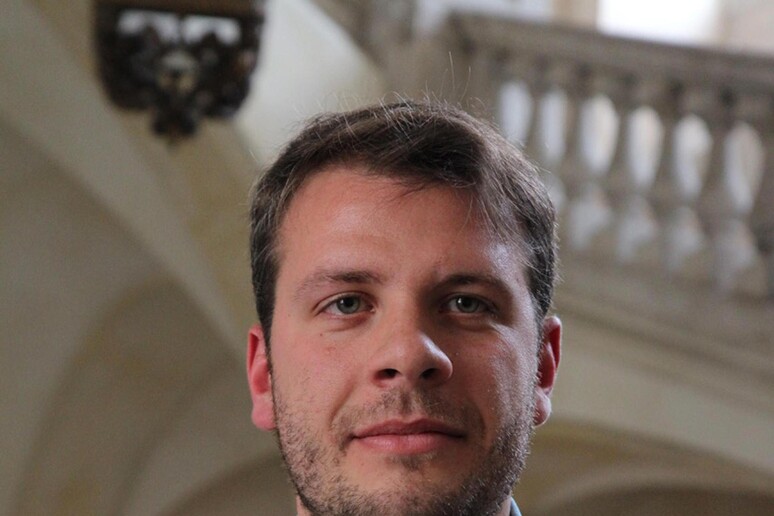 - RIPRODUZIONE RISERVATA