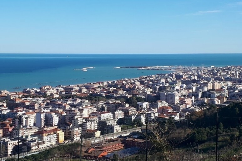 - RIPRODUZIONE RISERVATA