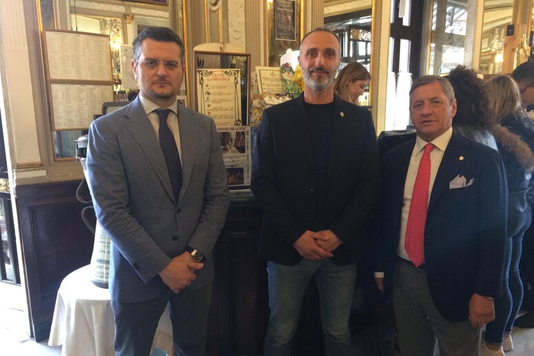 - RIPRODUZIONE RISERVATA