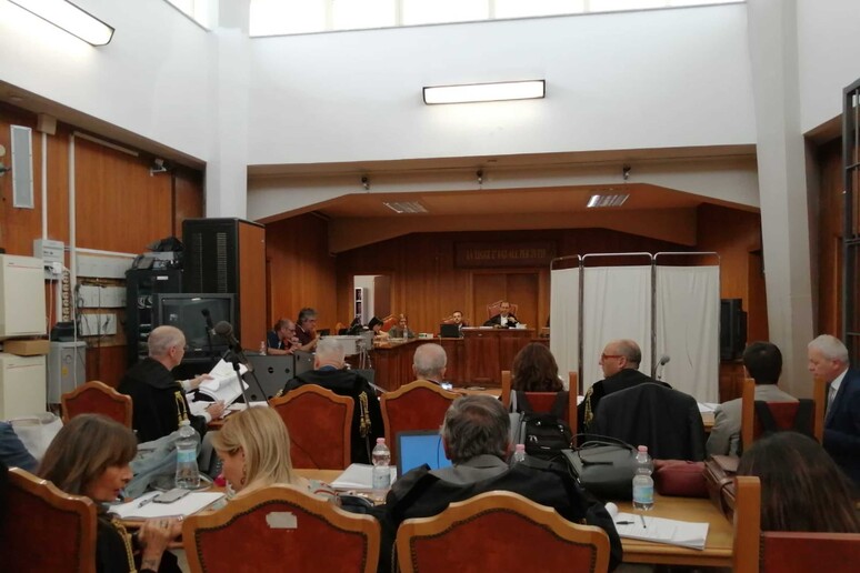- RIPRODUZIONE RISERVATA