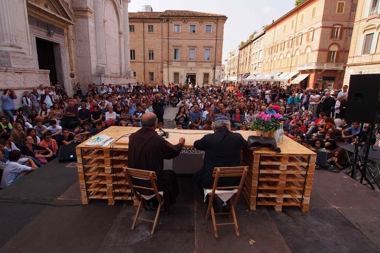 - RIPRODUZIONE RISERVATA