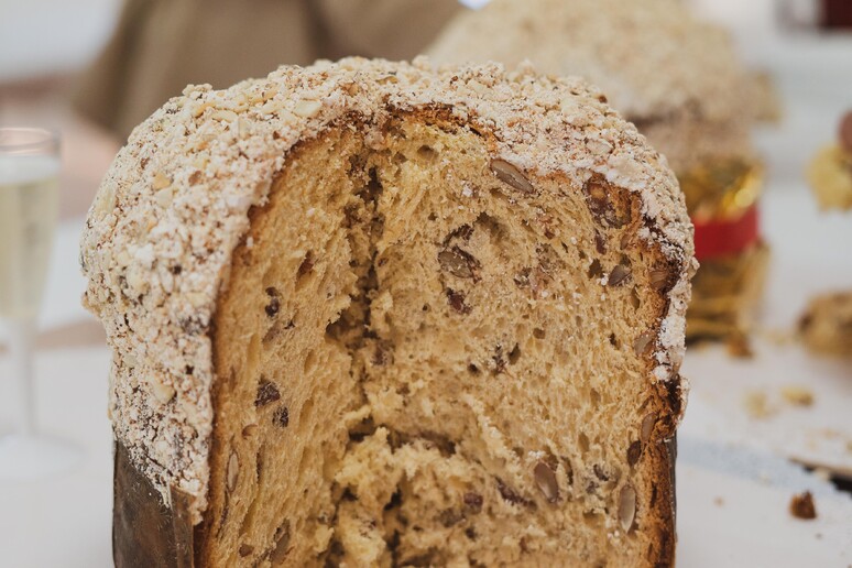 Come con il caffè, per Natale arriva il "panettone sospeso" - RIPRODUZIONE RISERVATA