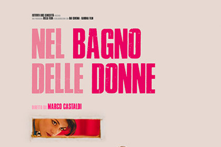 La locandina del film  'Nel bagno delle donne ' - RIPRODUZIONE RISERVATA