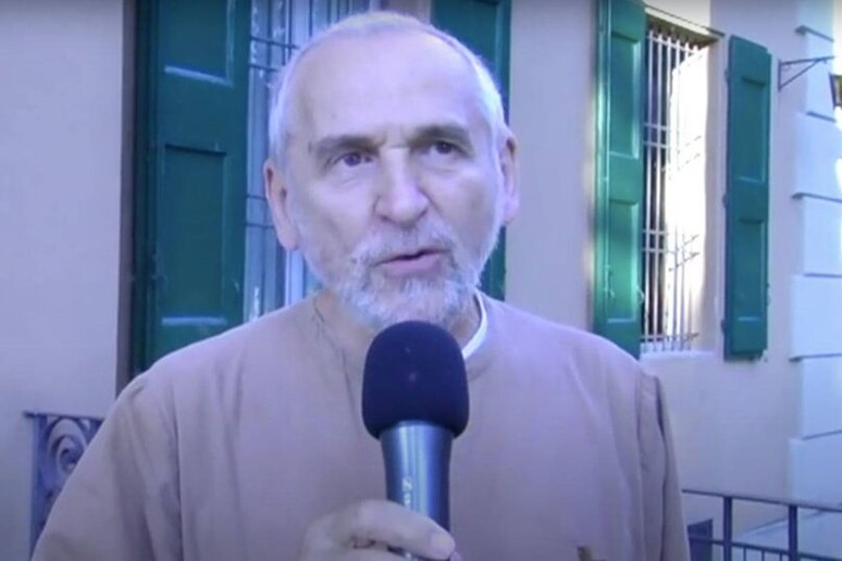 - RIPRODUZIONE RISERVATA