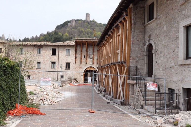 - RIPRODUZIONE RISERVATA