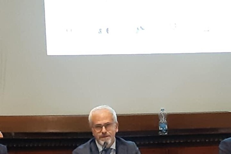 - RIPRODUZIONE RISERVATA
