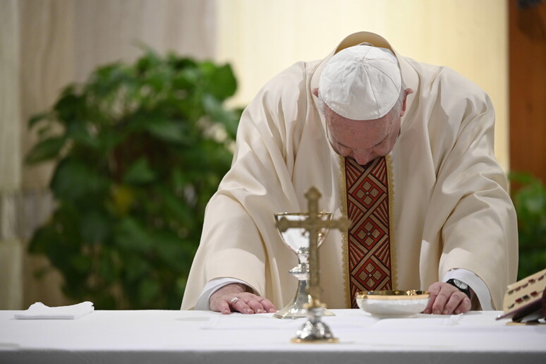 Papa Francesco a Santa Marta in una foto di archivio © ANSA/EPA