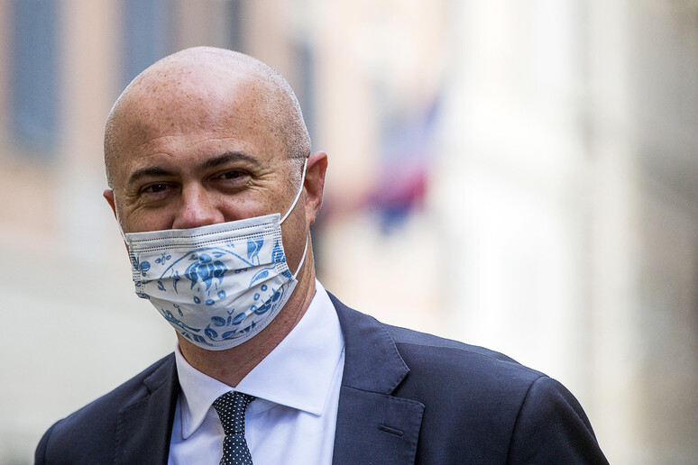 - RIPRODUZIONE RISERVATA