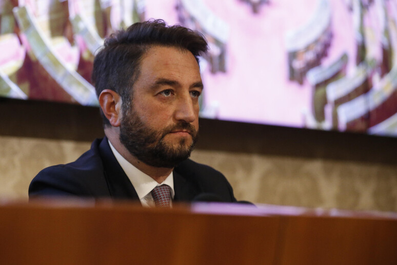- RIPRODUZIONE RISERVATA
