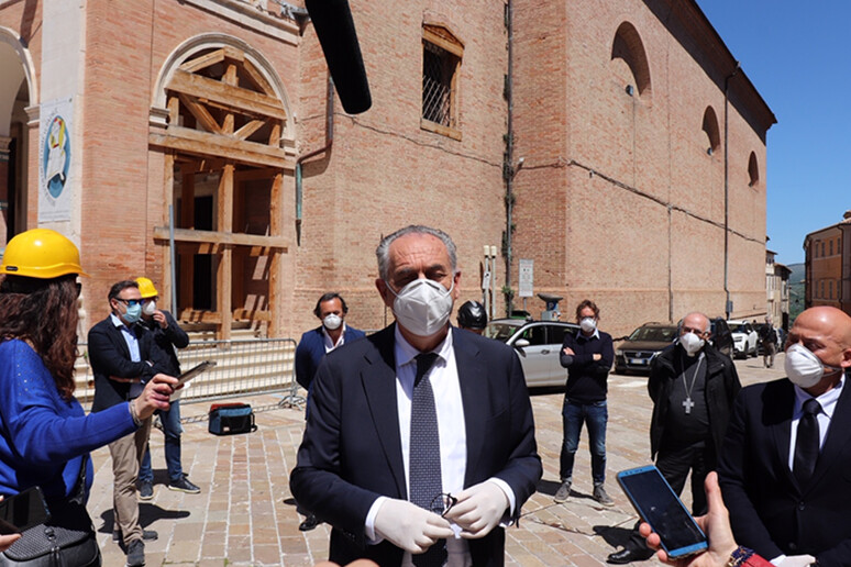 - RIPRODUZIONE RISERVATA