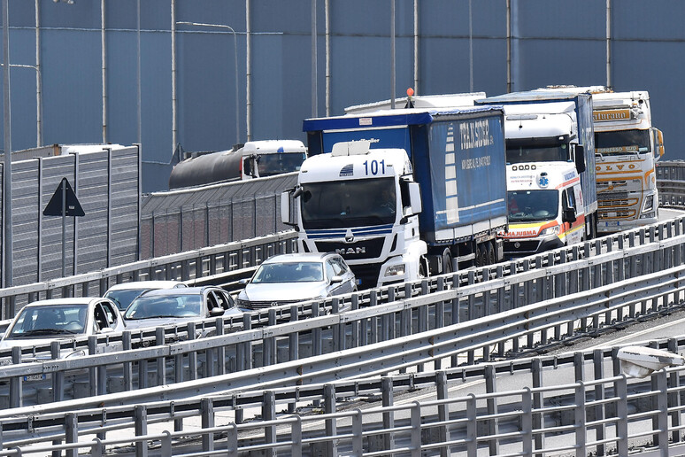 Code su autostrade liguri - RIPRODUZIONE RISERVATA