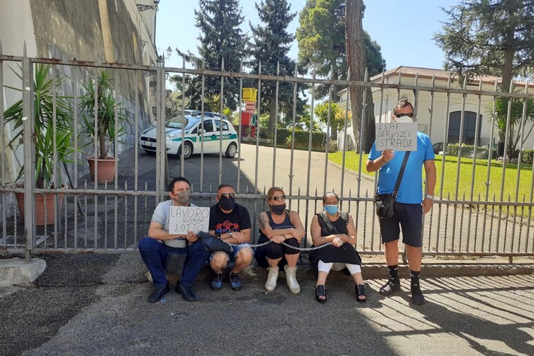 - RIPRODUZIONE RISERVATA