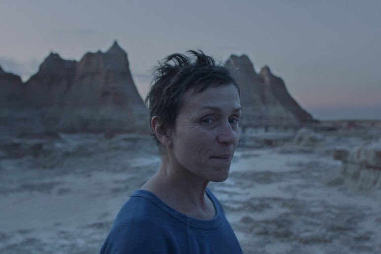 Frances McDormand  protagonista di Nomadland di Chloé Zhao - RIPRODUZIONE RISERVATA