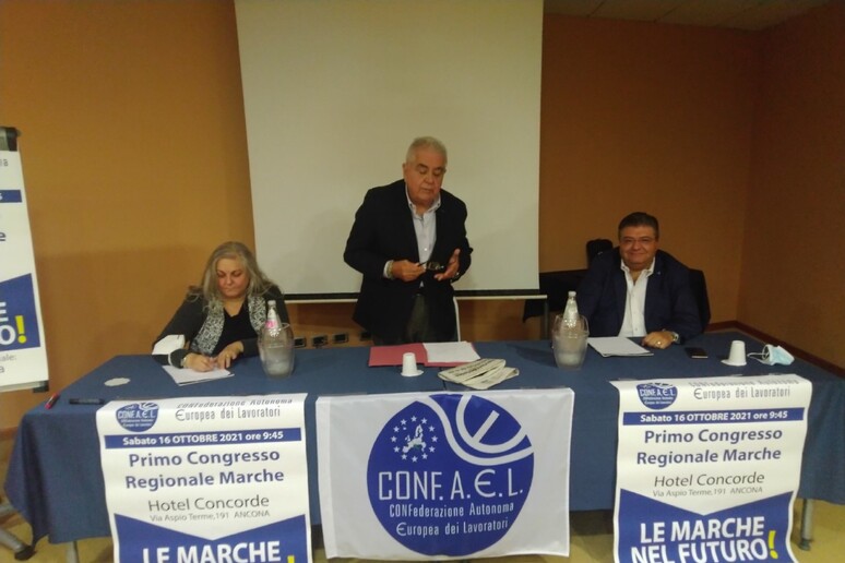 - RIPRODUZIONE RISERVATA