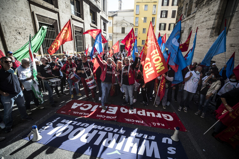 - RIPRODUZIONE RISERVATA