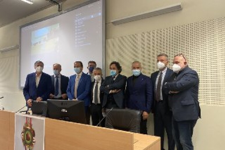 - RIPRODUZIONE RISERVATA