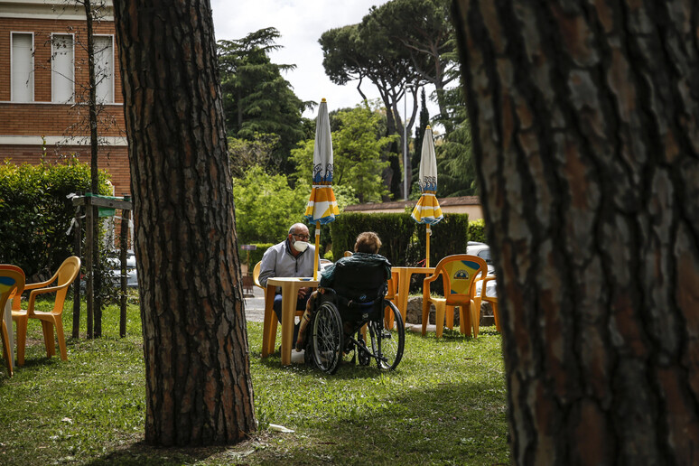 - RIPRODUZIONE RISERVATA