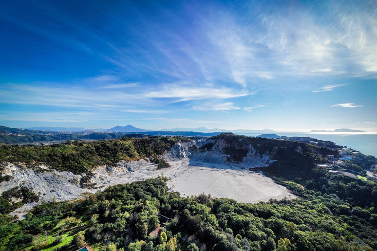 - RIPRODUZIONE RISERVATA