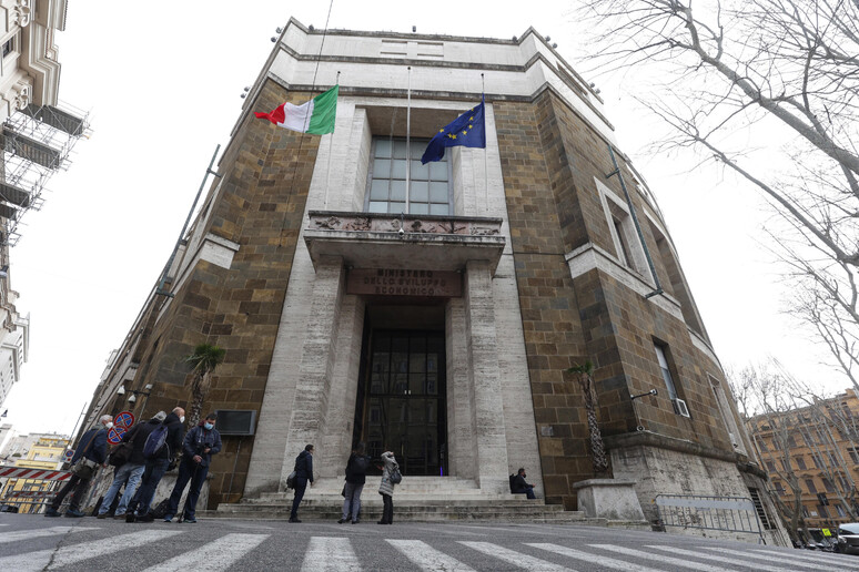 - RIPRODUZIONE RISERVATA