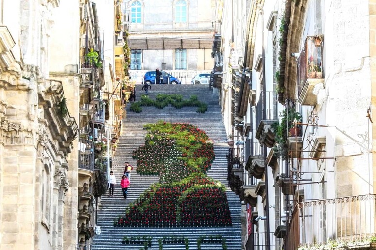 - RIPRODUZIONE RISERVATA
