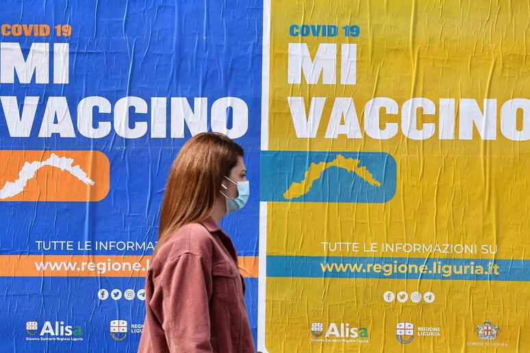 Covid: campagna informativa vaccino della Regione Liguria - RIPRODUZIONE RISERVATA