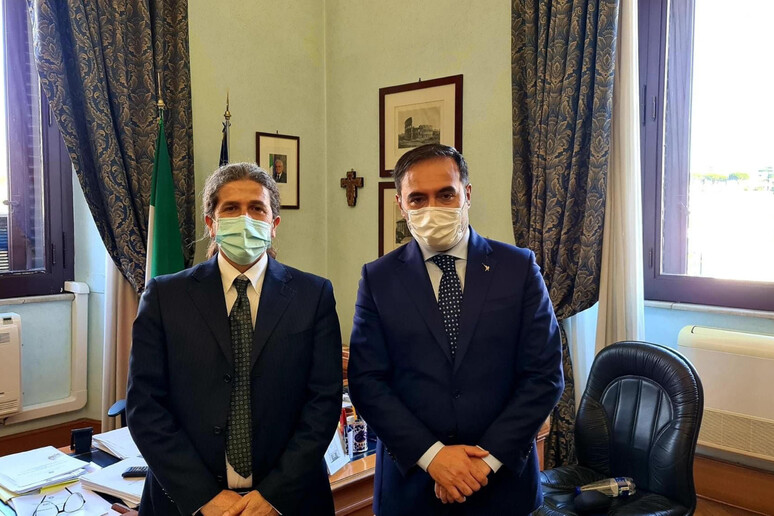 - RIPRODUZIONE RISERVATA