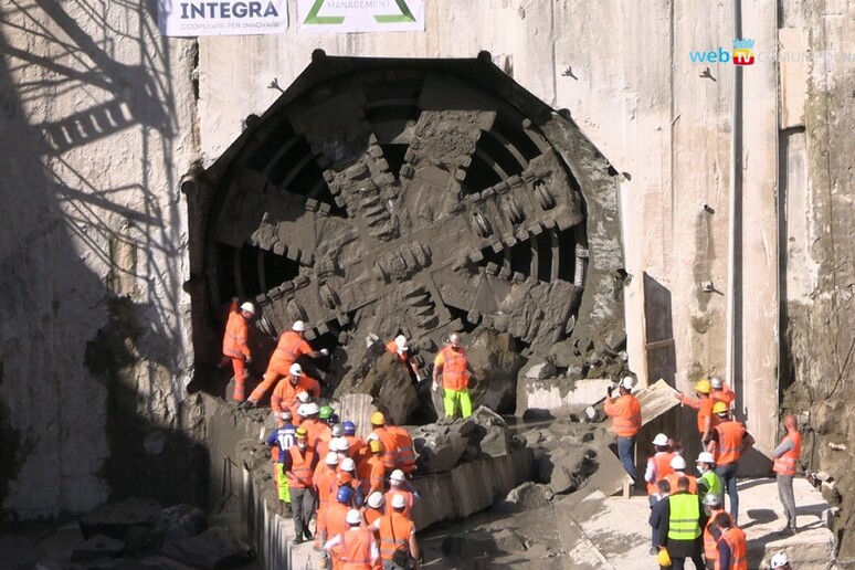 - RIPRODUZIONE RISERVATA