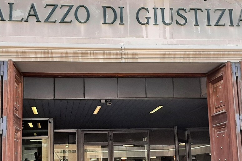 - RIPRODUZIONE RISERVATA