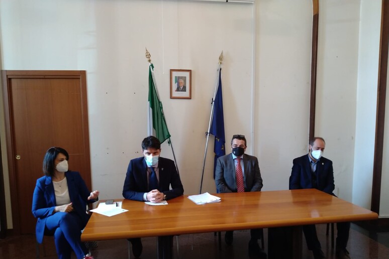 - RIPRODUZIONE RISERVATA