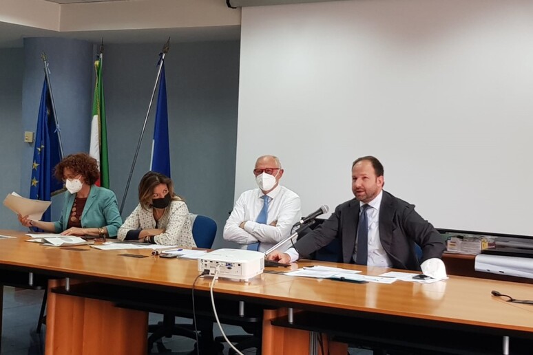 - RIPRODUZIONE RISERVATA