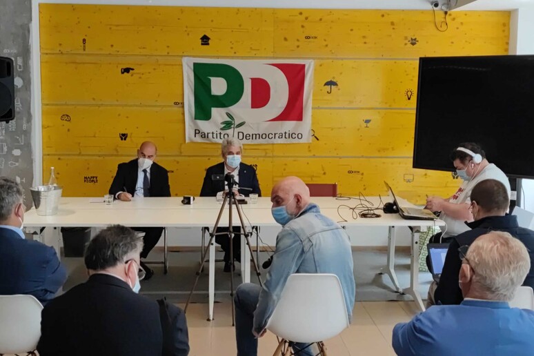 - RIPRODUZIONE RISERVATA