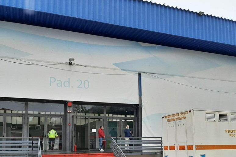 - RIPRODUZIONE RISERVATA