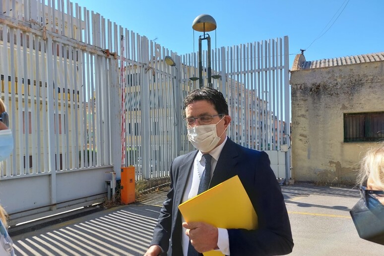 - RIPRODUZIONE RISERVATA