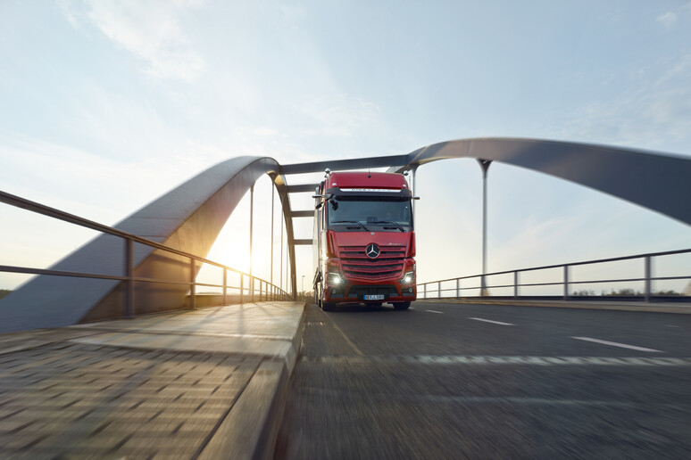 Mercedes Actros L, più grande e lussuoso: arriva a luglio © ANSA/Daimler AG